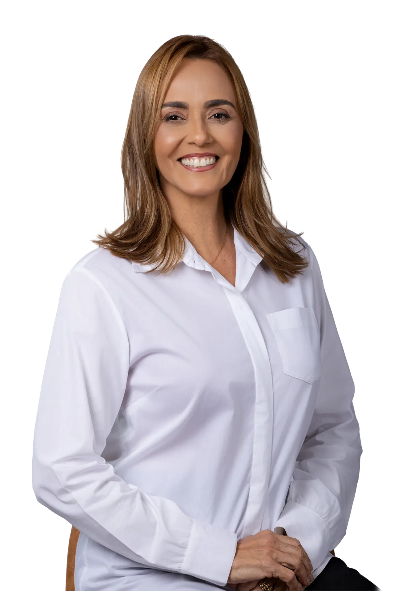 Retrato de Ana Cláudia sorrindo, de camisa branca